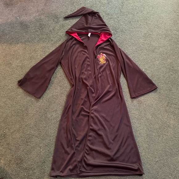 HARRY POTTER GRYFFINDOR ROBE - Picture 1 of 3